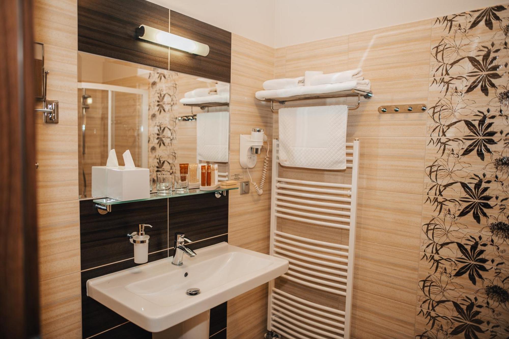 Hotel Elegance Sumperk Luaran gambar