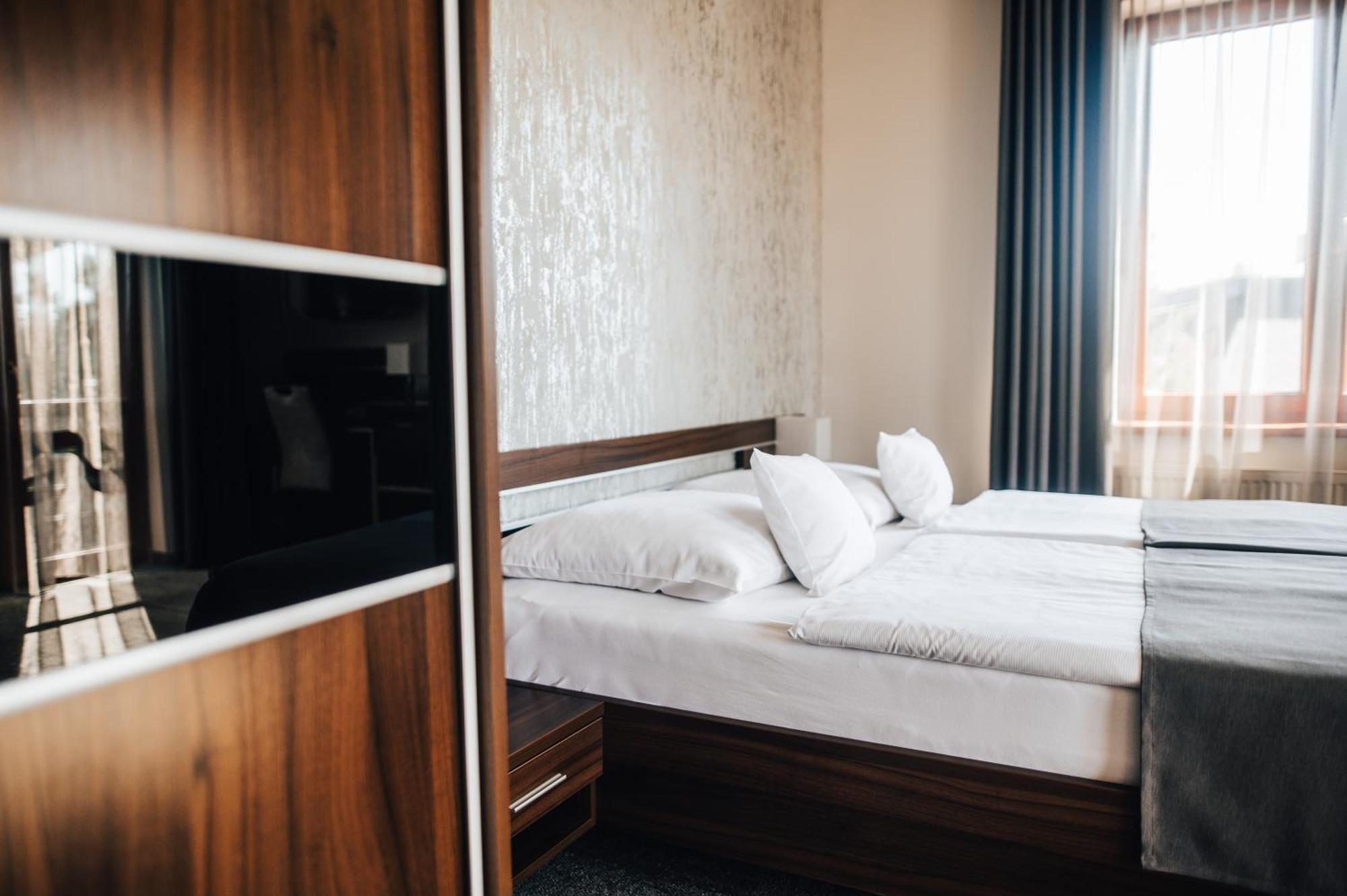 Hotel Elegance Sumperk Luaran gambar