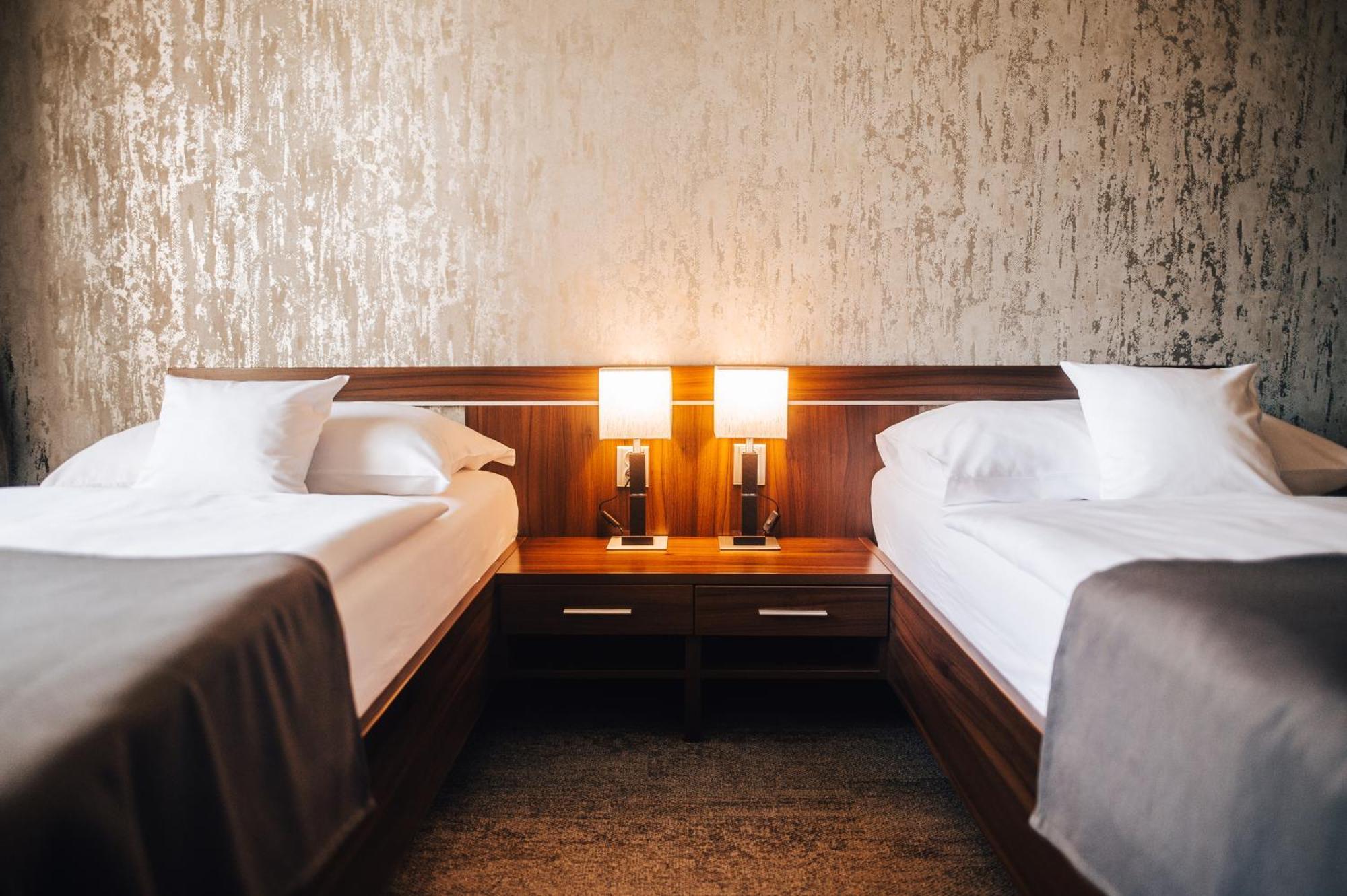 Hotel Elegance Sumperk Luaran gambar