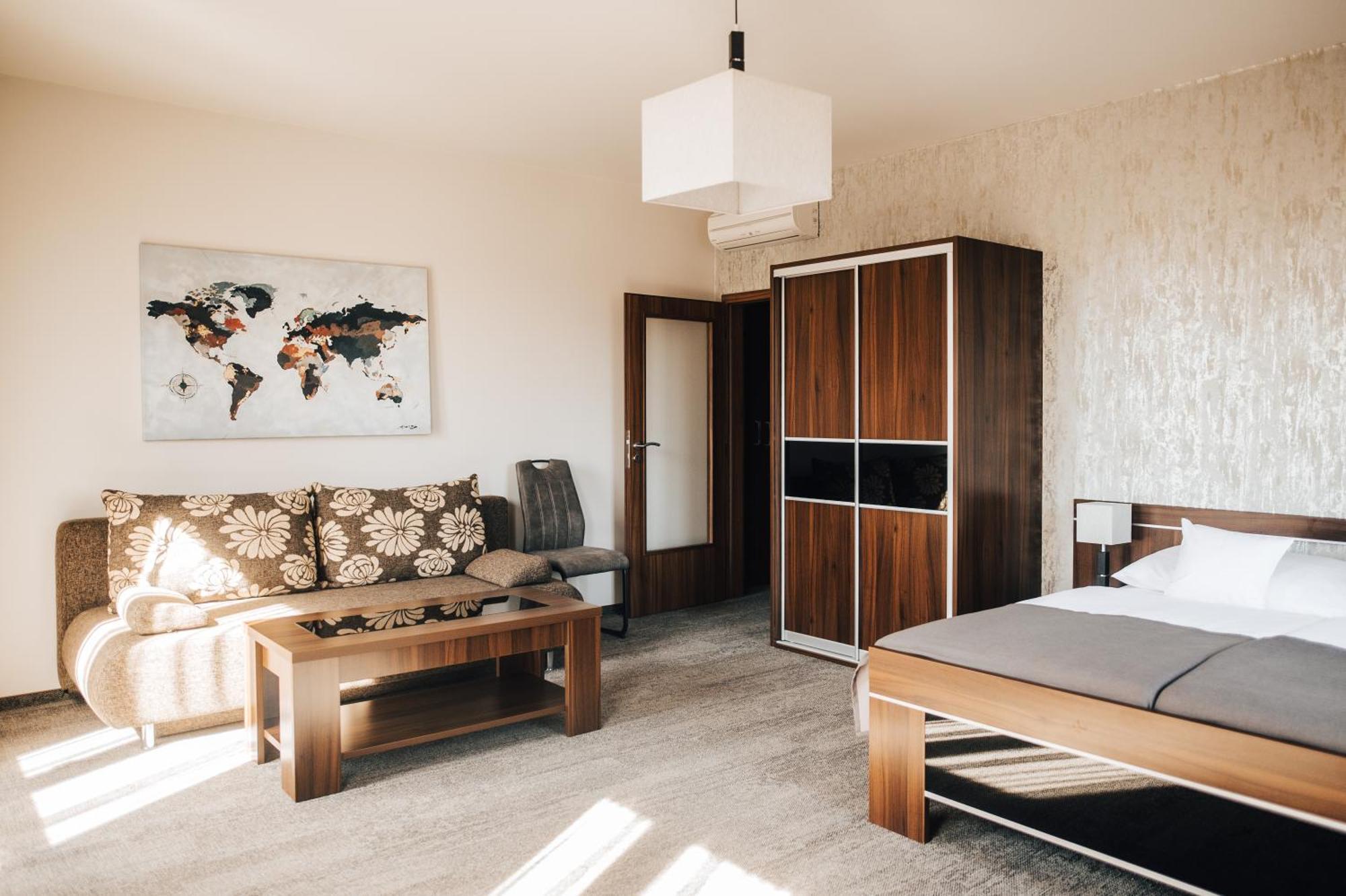 Hotel Elegance Sumperk Luaran gambar